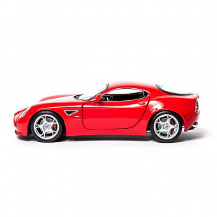 Коллекционная машина Bburago 1:18 Alfa Romeo 8C (18-12077) в асс.