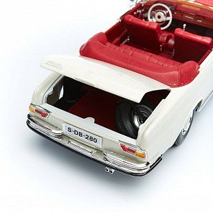 Масштабная модель автомобиля Maisto 1:18 Мерседес Бенц 280SE кабриолет (31811) white