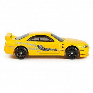 Машинка Hot Wheels Premium Nissan Skyline GT-R (HRV11 HRW51)