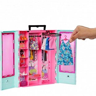 Игровой набор Barbie Шкаф с наборами одежды (HKR92)