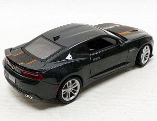 Масштабная модель автомобиля Maisto 1:18 Шевроле Камаро SS купе 2017 (31385)black/orange
