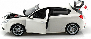 Коллекционная машина Bburago 1:24 Alfa Romeo Giulietta (18-21071) white