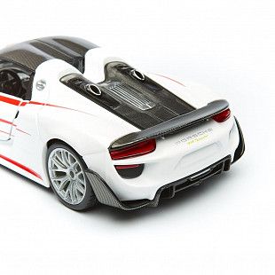 Машинка Bburago 1:24 Porsche 918 Weissach (18-28009)