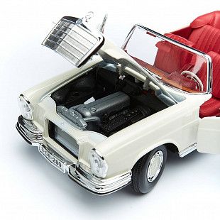 Масштабная модель автомобиля Maisto 1:18 Мерседес Бенц 280SE кабриолет (31811) white