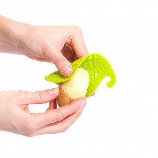 Губка для чистки овощей и фруктов Bradex TK 0207 green
