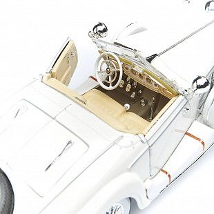 Масштабная модель автомобиля Maisto 1:18 Мерседес Бенц 500 К (36055) white