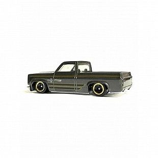 Машинка Hot Wheels Базовой коллекции '83 Chevy Silverado 157/250 (5785 JMT29) mainline 2025