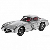 Масштабная модель автомобиля Maisto 1:18 Мерседес Бенц 300 SLR (36898) silver
