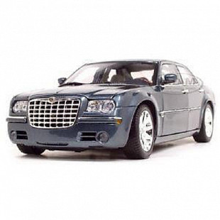 Масштабная модель автомобиля Maisto 1:18 Крайслер 300С Хеми (31120)