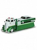 Эвакуатор игрушечный и машинка Maisto COE Flatbed & 1960 Ford Starliner (15055)