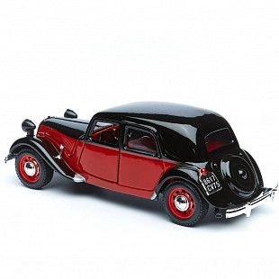 Коллекционная машина Bburago 1:24 Citroen 15 CV TA 1938 (18-22017) red/black