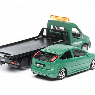 Масштабная модель автомобиля Bburago Street Fire Эвакуатор и Ford Focus ST 1:43 (18-31400) Black/Green