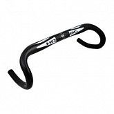 На картинке изображен Руль HQBC Road Q8000.1 алюминий 400 мм (Q010439) black Руль HQBC Road Q8000.1 алюминий 400 мм (Q010439) black