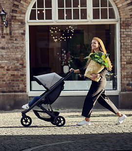 Прогулочная коляска Thule Spring black (11300200)