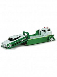 Эвакуатор игрушечный и машинка Maisto COE Flatbed & 1960 Ford Starliner (15055)