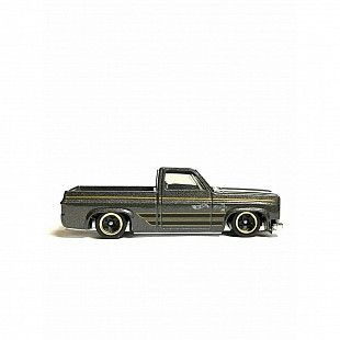 Машинка Hot Wheels Базовой коллекции '83 Chevy Silverado 157/250 (5785 JMT29) mainline 2025