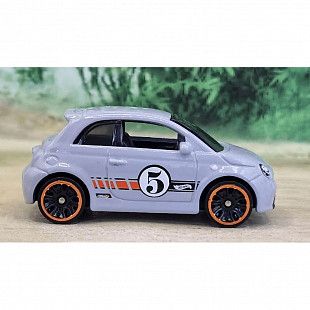 Машинка Hot Wheels Базовой коллекции FIAT 500e (5785 HTC18) mainline 2024