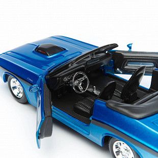 Масштабная модель автомобиля Maisto 1:24 Додж Челенджер R/T кабриолет 1970 (31264) blue