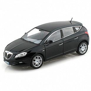 Коллекционная машина Bburago 1:24 Lancia New Delta HPE (18-21068) (в ассортименте)