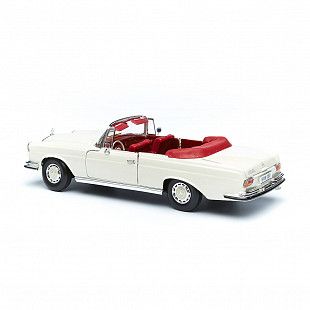 Масштабная модель автомобиля Maisto 1:18 Мерседес Бенц 280SE кабриолет (31811) white