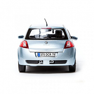 Коллекционная машина Bburago 1:18 Renault Megane (18-12074) silver