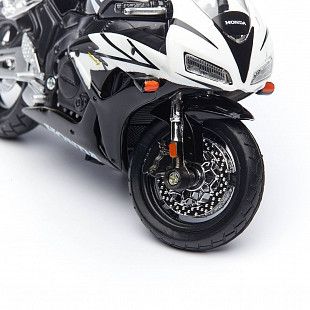 Масштабная модель мотоцикла Maisto 1:18 Honda CBR1000RR 39300 (20-07082)