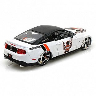 Масштабная модель автомобиля Maisto 1:24 Форд Мустанг GT серии Харлей Дэвидсон (32170) white