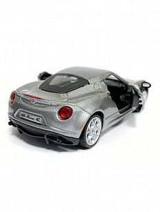 Машинка Bburago 1:32 Alfa Romeo 4C (18-43037) silver