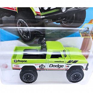 Машинка Hot Wheels Базовой коллекции '70 Dodge Power Wagon 56/250 (5785 HYX26) mainline 2025