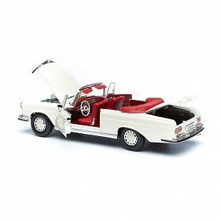 Масштабная модель автомобиля Maisto 1:18 Мерседес Бенц 280SE кабриолет (31811) white