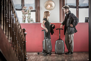 Чемодан-самокат Micro Luggage ML0005 Black