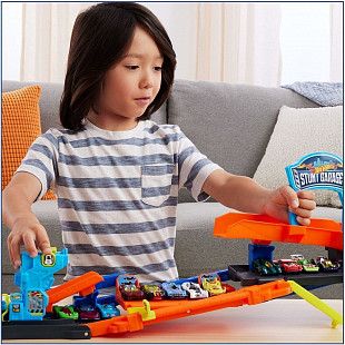 Игровой набор Hot Wheels Transforming Stunt Garage (JHL94)