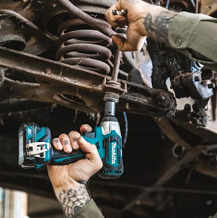 Аккумуляторный ударный гайковерт Makita TW161DZ