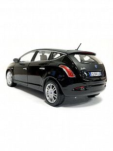 Машинка Bburago 1:24 Lancia New Delta HPE (18-21068) black