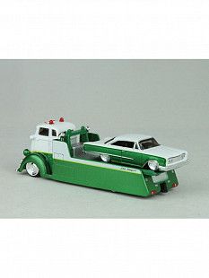 Эвакуатор игрушечный и машинка Maisto COE Flatbed & 1960 Ford Starliner (15055)