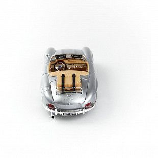 Коллекционная машина Bburago 1:18 Mercedes-Benz 300 SL Touring 1957 (18-12049) silver