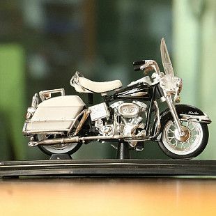 Набор мотоциклов Maisto 1:18 Harley Davidson 1968 FLH Electra Glide + 1962 FLH Duo Glide 37301 (60'S)