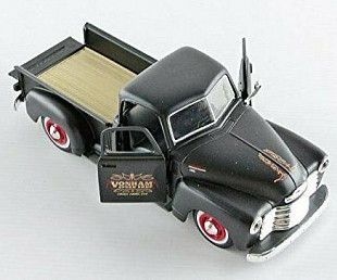 Масштабная модель автомобиля Maisto 1:24 Шевроле 3100 пикап (32506) black