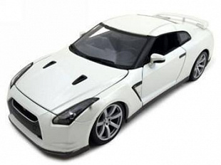 Коллекционная машина Bburago 1:32 Nissan GT R (18-42016) white