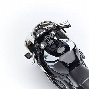 Масштабная модель мотоцикла Maisto 1:18 Honda CBR1000RR 39300 (20-07082)