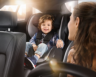 Автокресло детское Recaro Optiafix 1 ruby