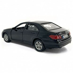 Машинка инерционная Maisto 1:40 Mercedes-Benz E-Class (21001)