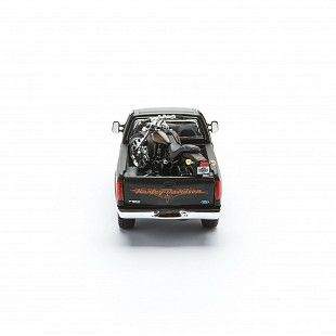 Масштабная модель автомобиля Maisto 1:24 HD Форд F-350 Супердьюти пикап (1999) с мотоциклом  (32181) black/orange