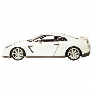 Коллекционная модель Bburago 1:18 Nissan GT-R (18-12079) white