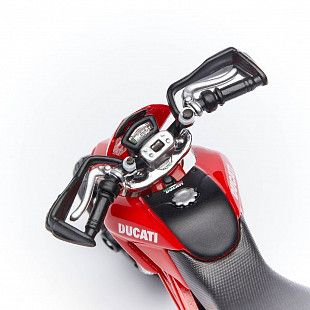 Масштабная модель мотоцикла Maisto 1:18 Ducati Hypermotard 1100S (39300)