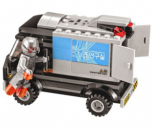 Конструктор LEGO Городская погоня на Квинджете Мстителей 76032