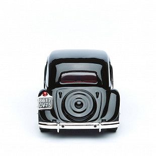 Коллекционная машина Bburago 1:24 Citroen 15 CV TA 1938 (18-22017) red/black