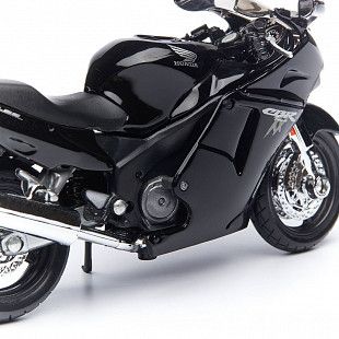 Масштабная модель мотоцикла Maisto 1:18 Honda CBR1100XX 39300 (00-03140)