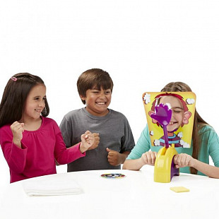 Настольная игра Hasbro Пирог в лицо (B7063)