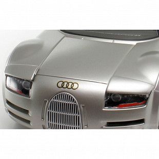 Коллекционная машина Maisto 1:18 Audi Rosemeyer (31625) silver